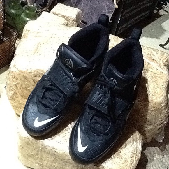 Nike Football Cleats

Steam Cleaned & Sanitized! - Picture 4 of 4